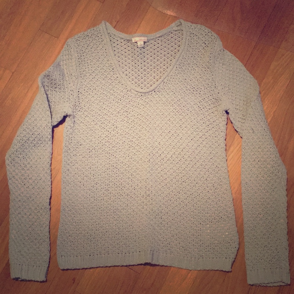 Light blue gap light sweater with v neck detail
